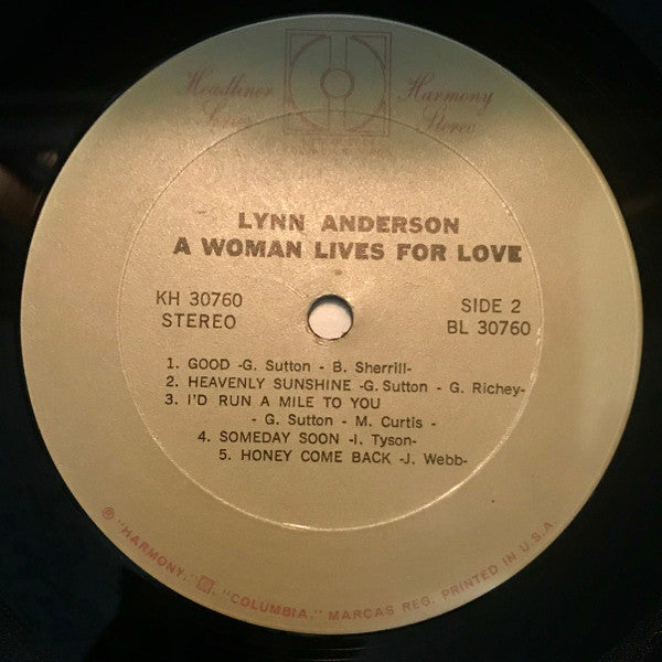 Lynn Anderson - A Woman Lives For Love